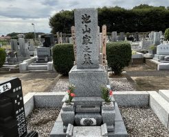 お墓参りに行ってきました！！